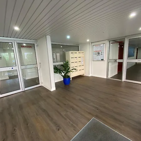 Apartment Avec Terrasse & Parking Securise - Fr-1-374-243 *
